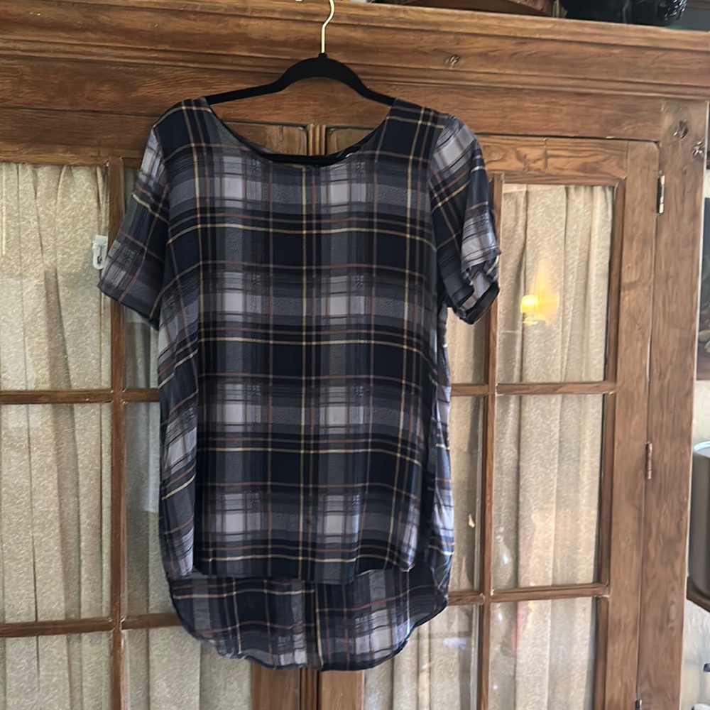 Bobeau plaid tunic top with slit in back